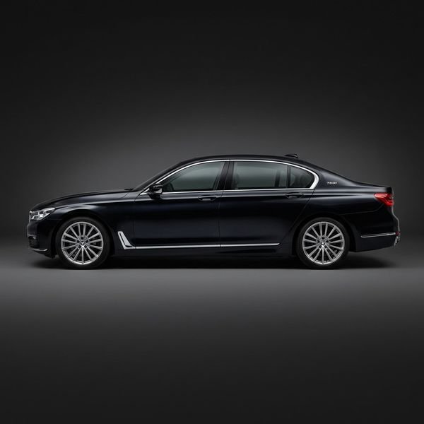 BMW 750i 2026 Luxury Chauffeur Service Chicago