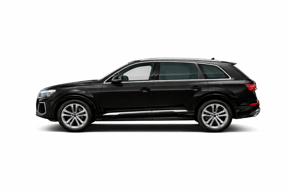 Audi Q7 2025 Luxury Chauffeur Service Chicago