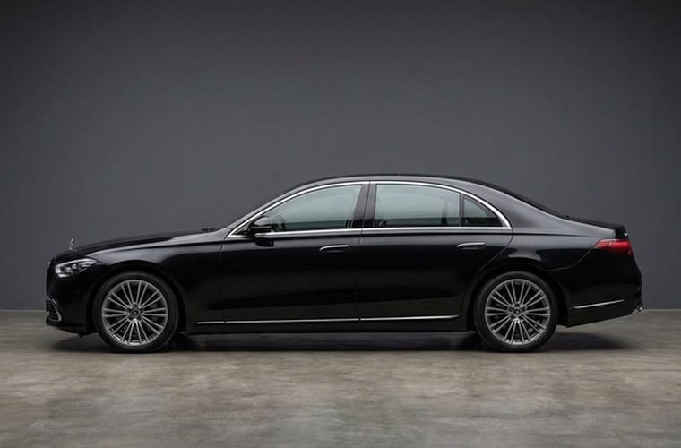Luxury sedan with driver in Chicago